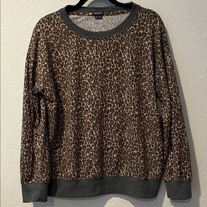 Splendid Woman’s Leopard Print Top with Dark Gray Trim
Relaxed Fit
SZ L